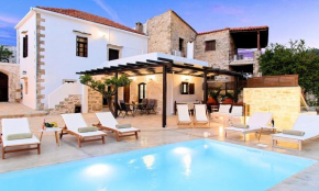 Angenehmes Ferienhaus in Argiroupoli mit privatem Pool und Bergblick